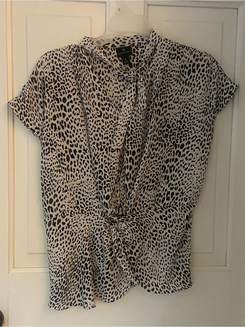 Short sleeve black and white blouse